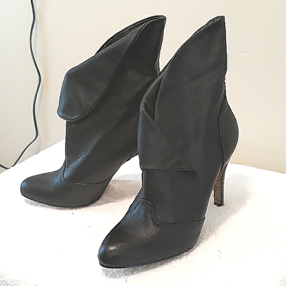 Report Shoes - black leather cuff booties